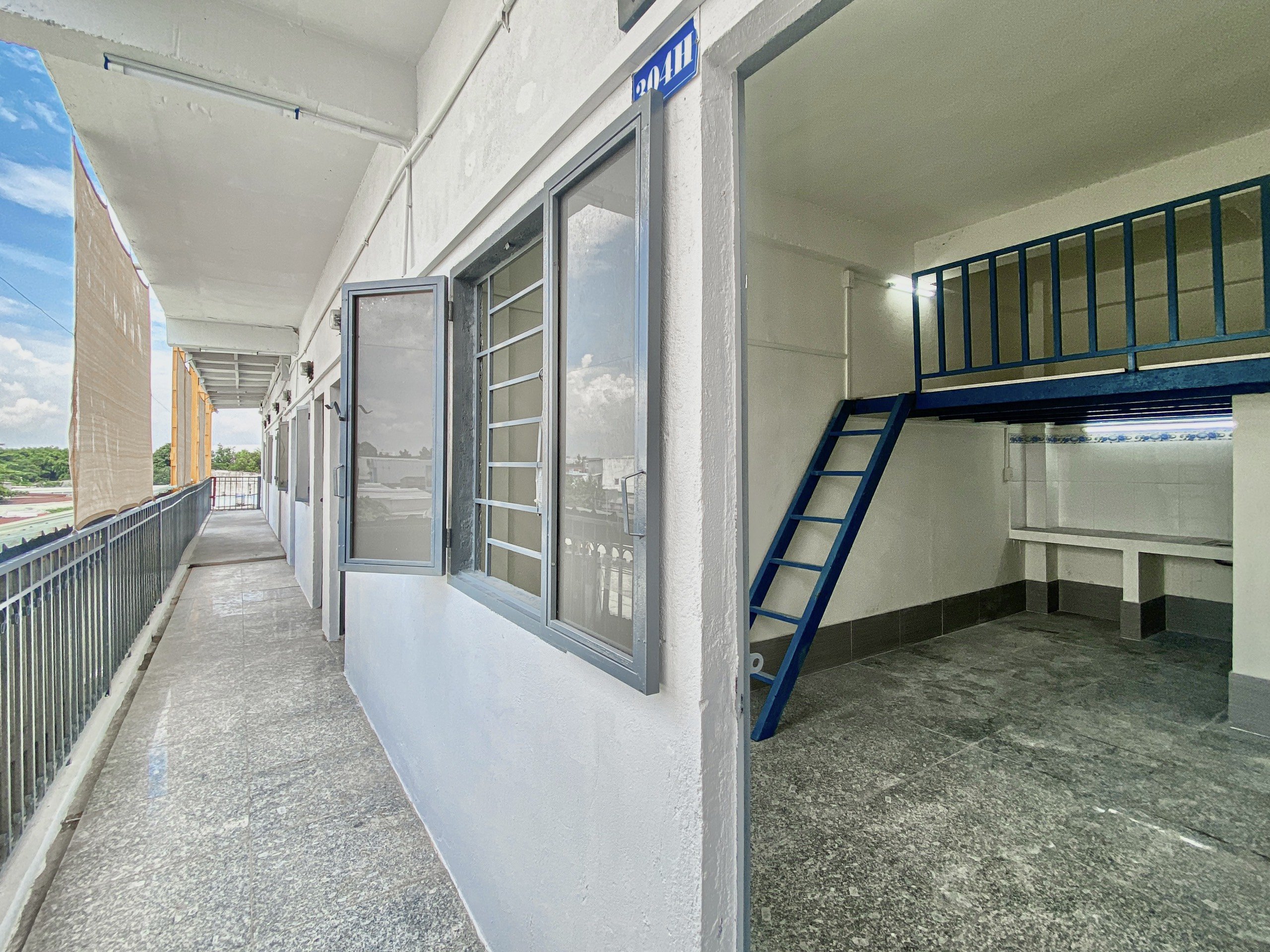 Phòng gác thấp, nhiều ánh sáng, diện tích 26m²